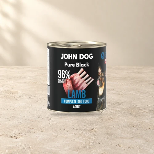 Puszka karmy mokrej John Dog Jagnięcina Pure Black 800 g na jasnym tle