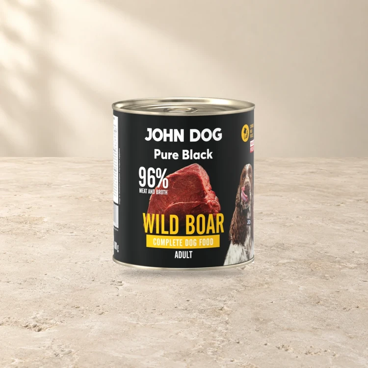 Puszka karmy mokrej John Dog Dzik Pure Black 800 g na jasnym tle