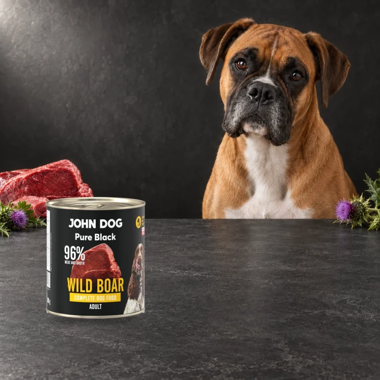 Puszka karmy mokrej John Dog Dzik Pure Black 800 g obok psa