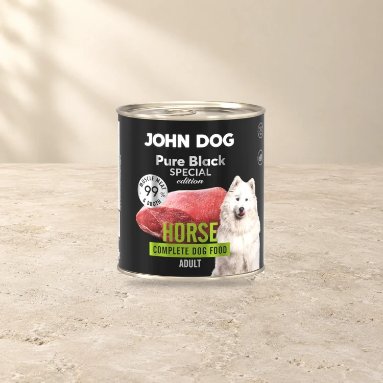 Puszka karmy mokrej John Dog Konina Special Edition 800 g na jasnym tle