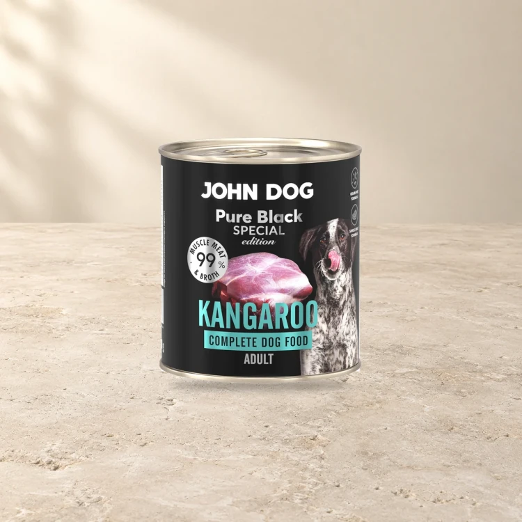 Puszka karmy mokrej John Dog Kangur Special Edition 800 g na jasnym tle