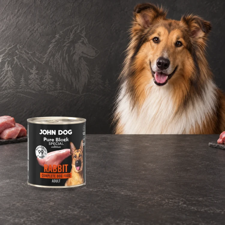 Puszka karmy mokrej John Dog Królik Special Edition 800 g obok psa