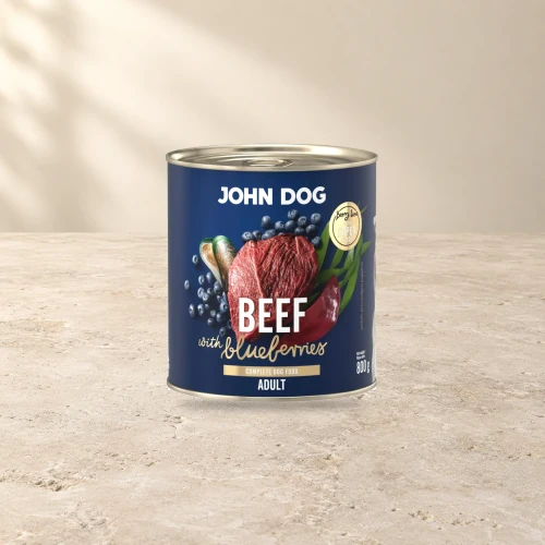 Puszka karmy mokrej John Dog Wołowina z borówkami Berry Line 800 g na jasnym tle