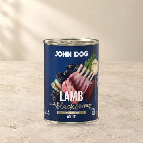 Puszka karmy mokrej John Dog Jagnięcina z jeżynami Berry Line 400 g na jasnym tle