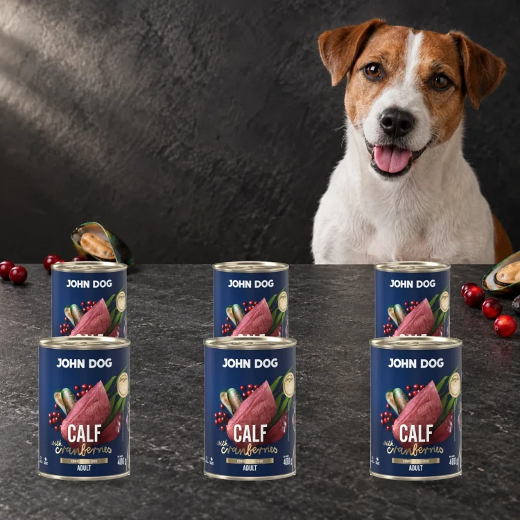 Zestaw 6 puszek karmy mokrej John Dog Cielęcina z żurawiną Berry Line po 400 g obok psa