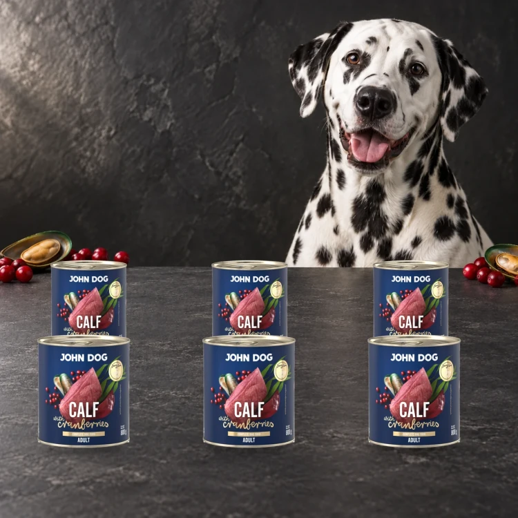 Zestaw 6 puszek karmy mokrej John Dog Cielęcina z żurawiną Berry Line po 800 g obok psa