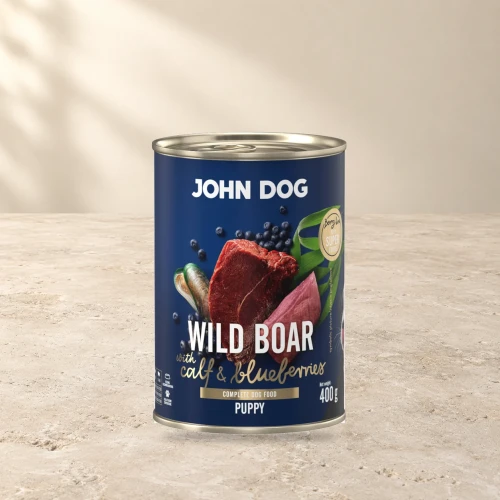 Puszka karmy mokrej John Dog Dzik z cielęciną i jagodami Junior Berry Line 400 g na jasnym tle