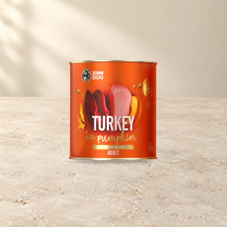 Puszka karmy mokrej John Dog Indyk z dynią Pumpkin Line 800 g na jasnym tle