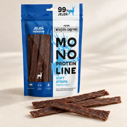 Miękkie paski z jeleniem obok opakowania Wiejska Zagroda Mono Protein Line 100 g