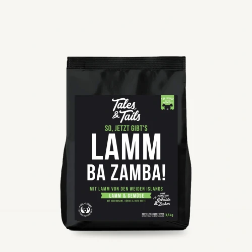 Karma półwilgotna Tales & Tails 1,5 kg z jagnięciną dla dorosłych psów na jasnym tle.