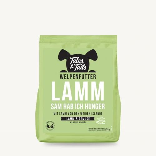 Karma półwilgotna Tales & Tails 1,5 kg z jagnięciną dla szczeniąt na jasnym tle.