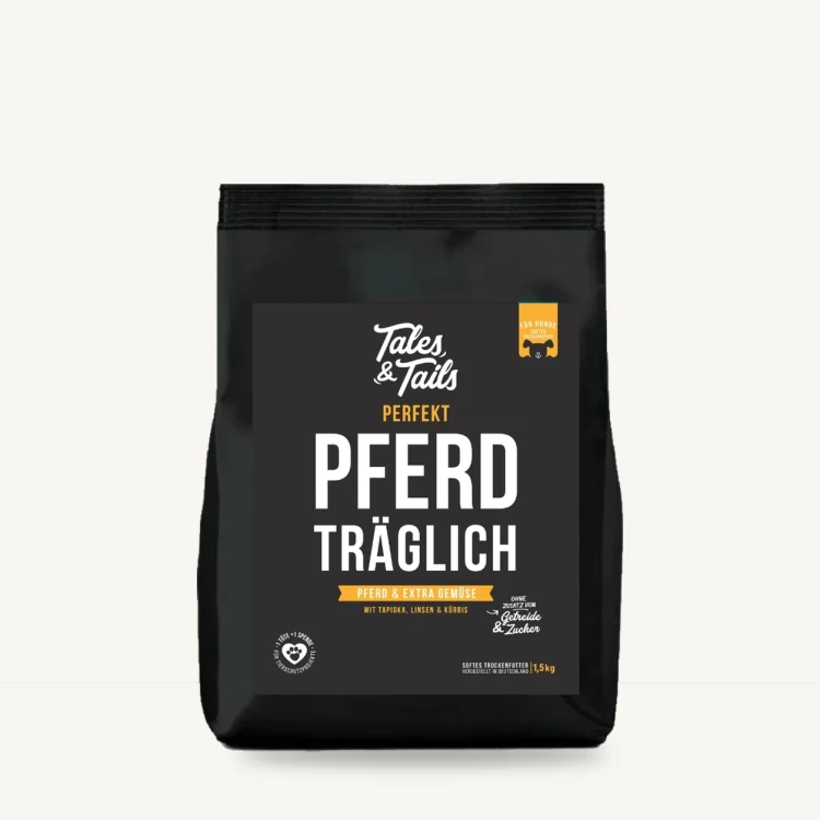 Karma półwilgotna Tales & Tails 1,5 kg z koniną dla dorosłych psów na jasnym tle.