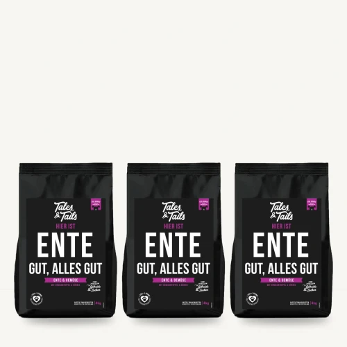 Zestaw Tales & Tails 3 × 4 kg z kaczką dla dorosłych psów na jasnym tle.