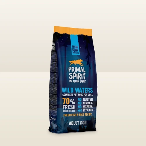 Worek karmy półwilgotnej Primal Spirit Wild Waters 12 kg na jasnym tle.