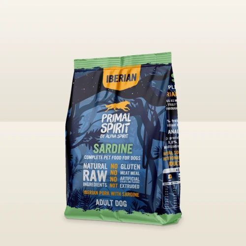 Worek karmy półwilgotnej Primal Spirit Iberian Sardine 1 kg na jasnym tle.