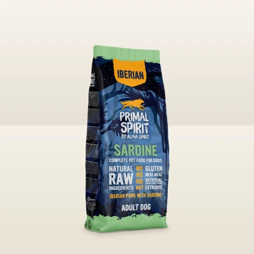 Worek karmy półwilgotnej Primal Spirit Iberian Sardine 12 kg na jasnym tle.