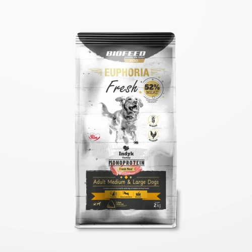 Worek 2 kg karmy Euphoria Fresh z indykiem dla dorosłych psów średnich i dużych ras na jasnym tle.