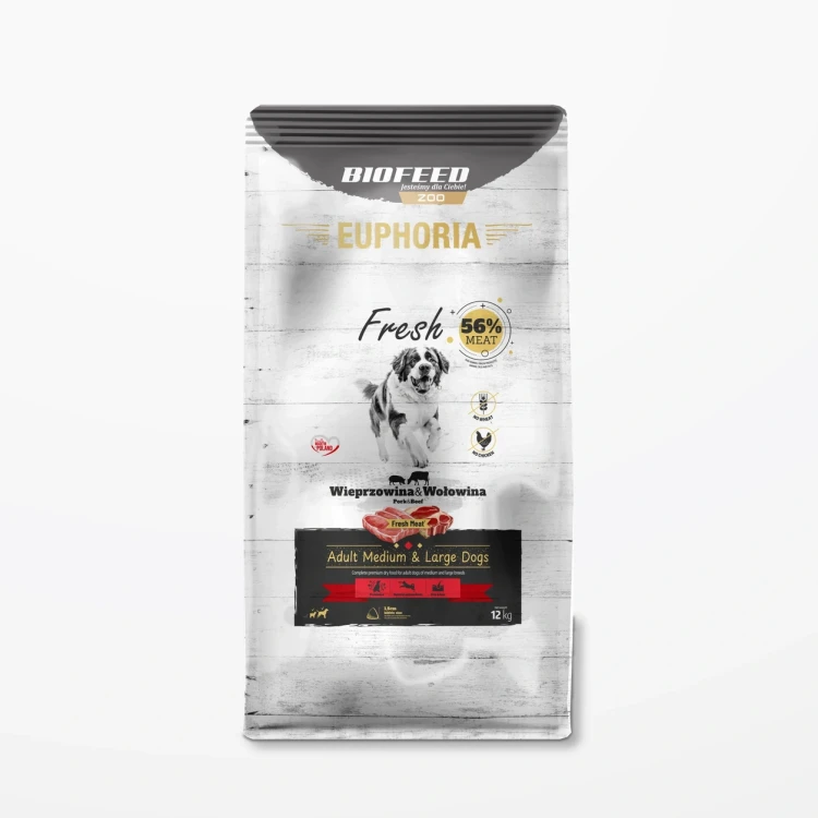 Worek 12 kg karmy Euphoria Fresh z wieprzowiną i wołowiną dla dorosłych psów średnich i dużych ras na jasnym tle.