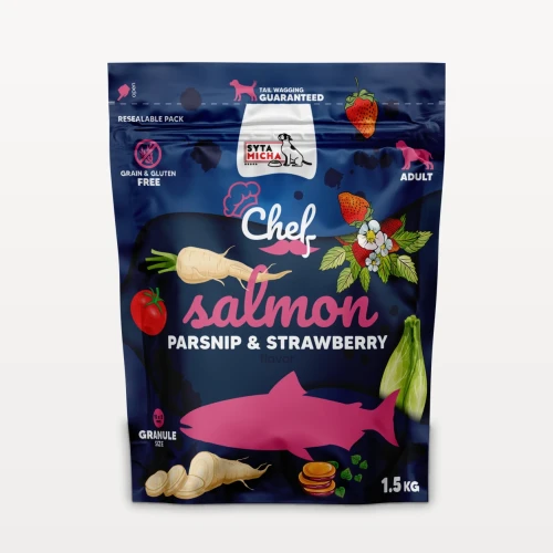 Opakowanie suchej karmy Syta Micha 1,5 kg, łosoś, pasternak i truskawka, na jasnym tle.