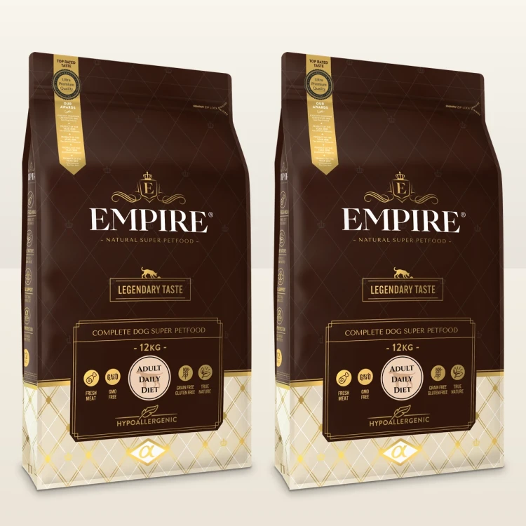 Dwa worki karmy EMPIRE Legendary Taste Adult Daily Diet dla małych i średnich psów po 12 kg na jasnym tle