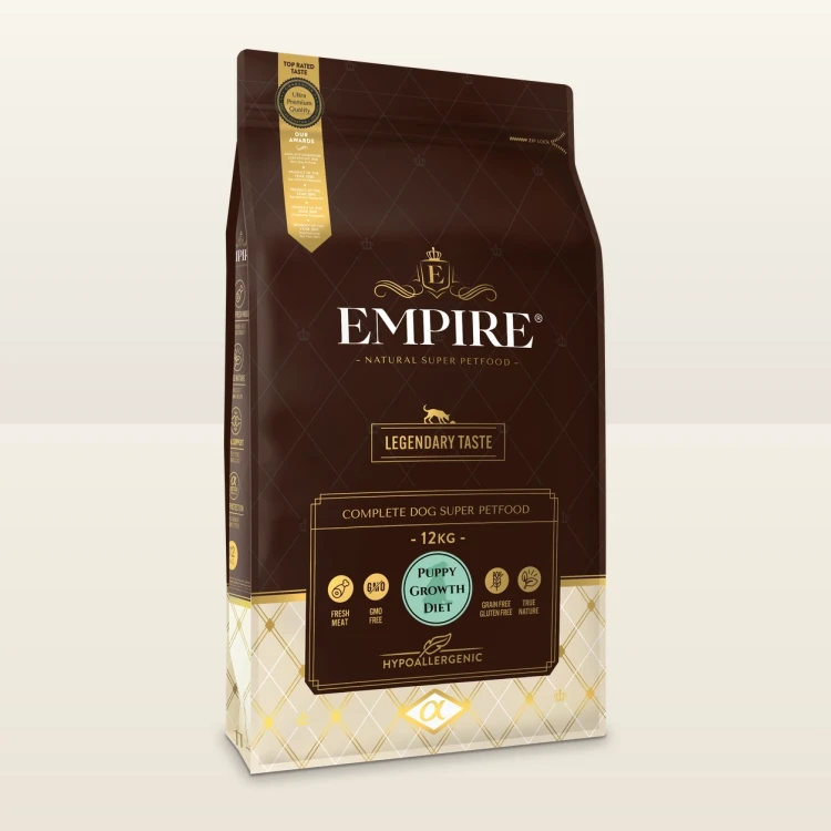 Worek karmy EMPIRE Legendary Taste Puppy Growth Diet dla szczeniąt małych i średnich ras 12 kg na jasnym tle