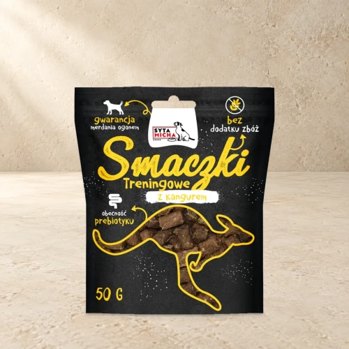 Saszetka smaczków treningowych Syta Micha z kangurem 50 g na jasnym tle.