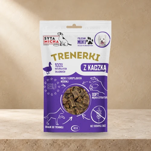 Trenerki Syta Micha z kaczką 80 g na jasnym tle.