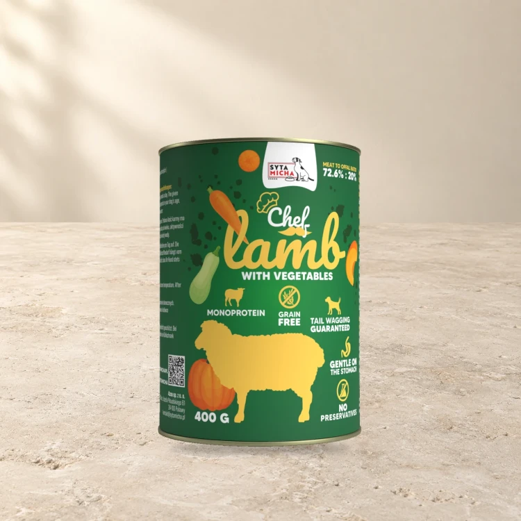 Syta Micha Jagnięcina z warzywami 400g – mokra karma dla psa — na jasnym tle